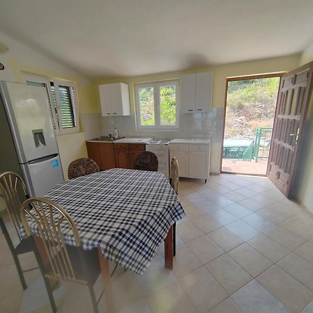 Apartment Sutalo Stomorska Kültér fotó
